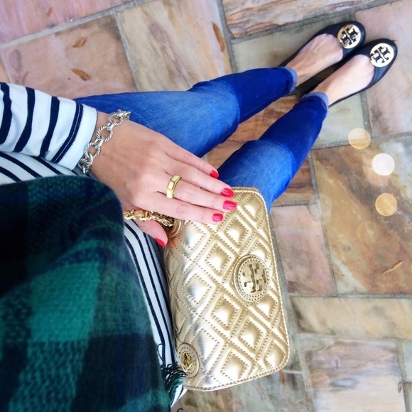 TORY BURCH • Rylan Enamel Logo Ring - Picture 3 of 9